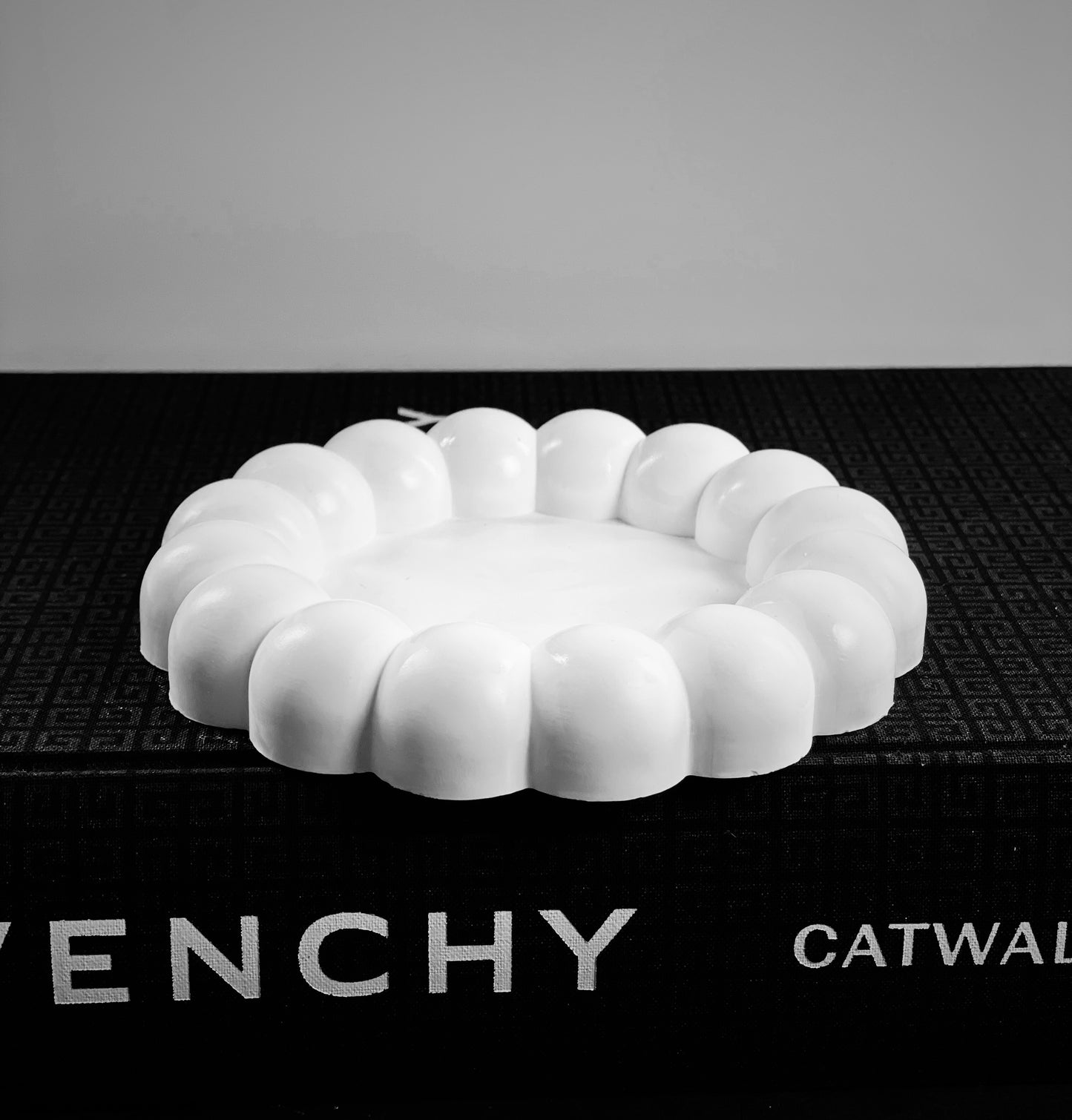 Minimalist Bubble Round Tray