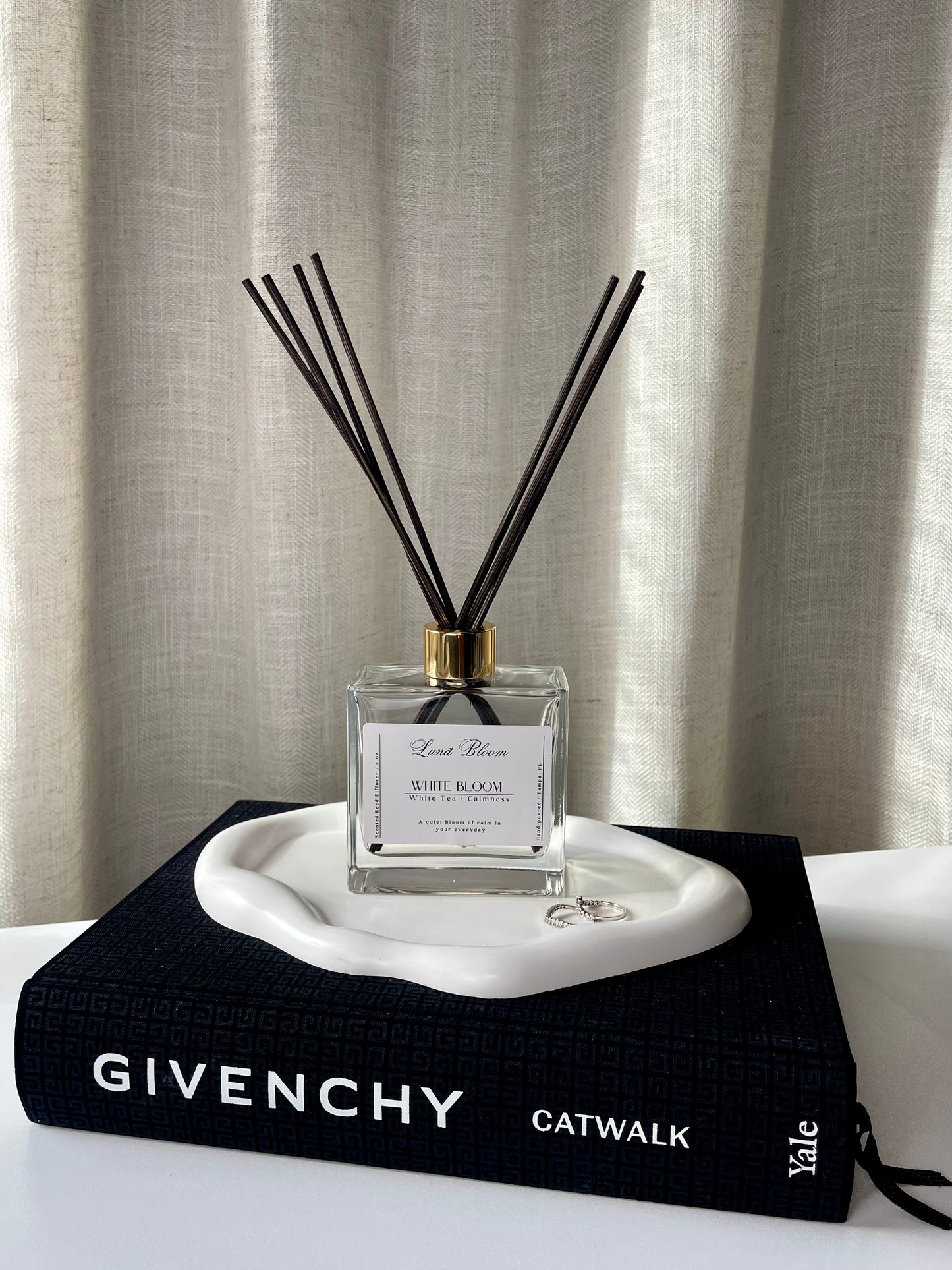 White Bloom Diffuser